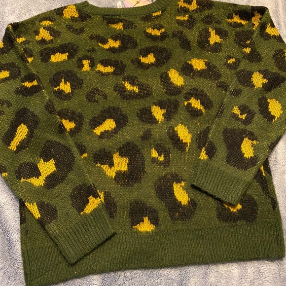 Love by Design Green Leopard Sweater - Picture 2 of 5